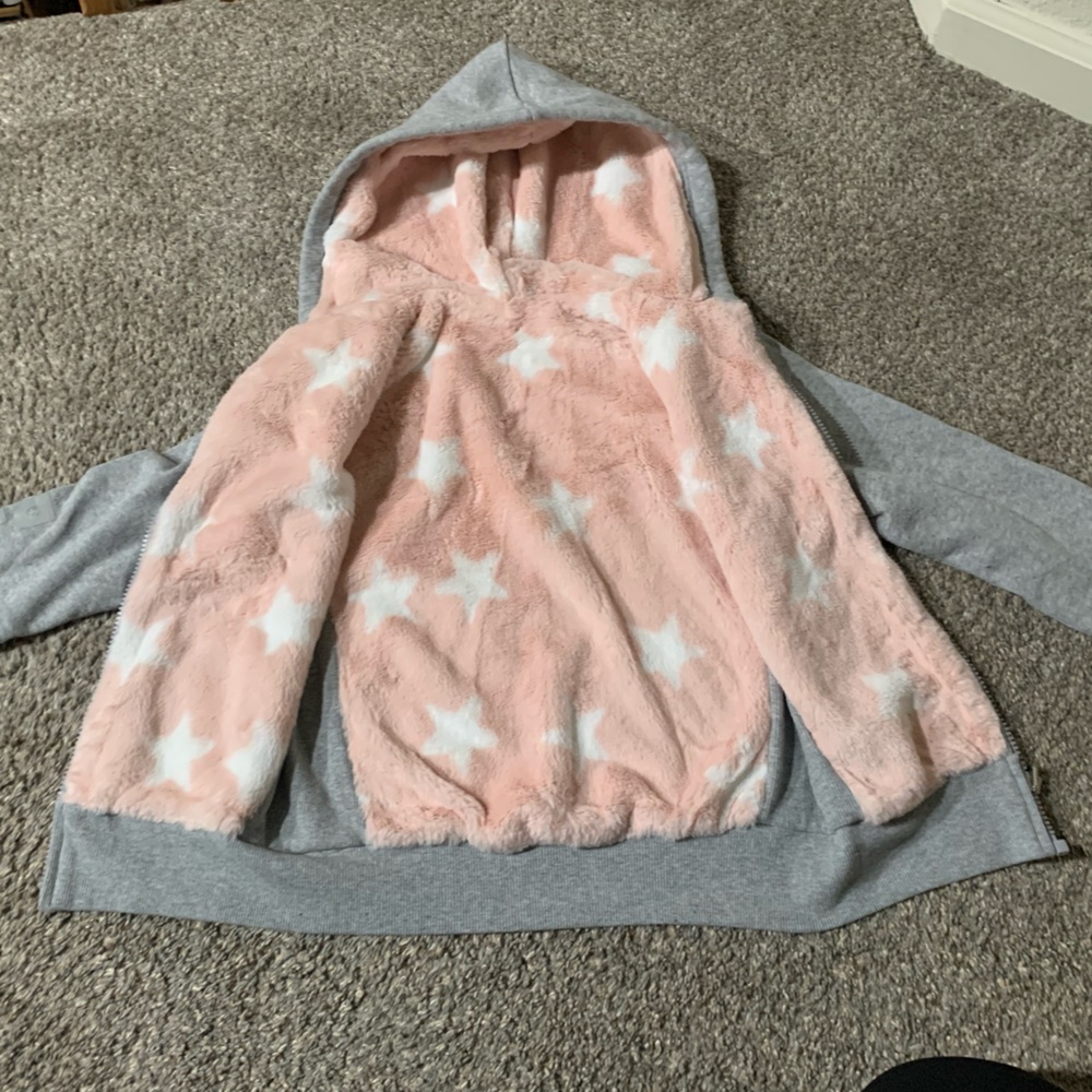 gray hoodie